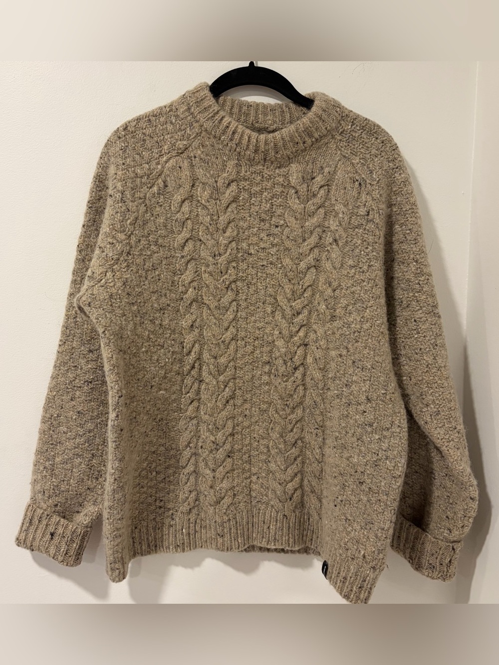 Finisterre Men’s Pure New Wool Cable Knit Oat Beige Fisherman Sweater Medium